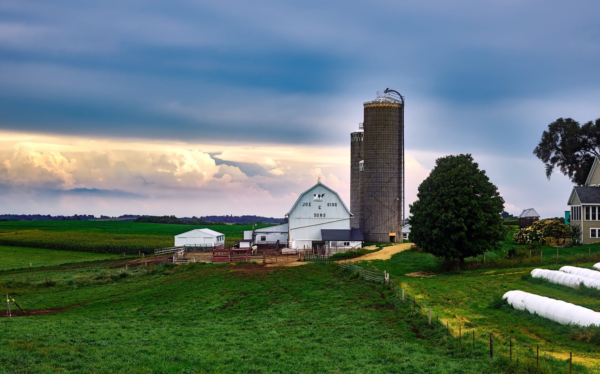 barn-beautiful-building-248837